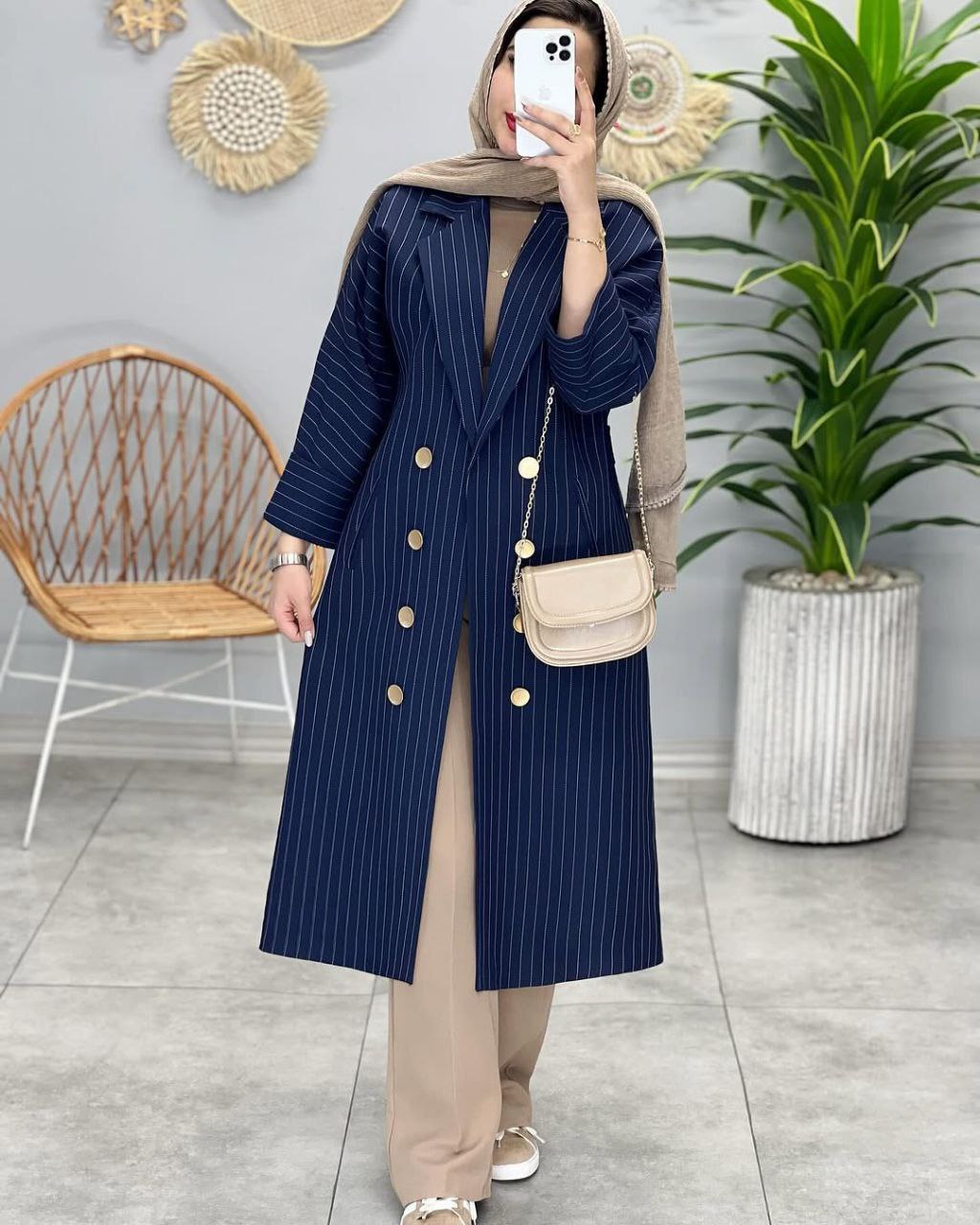 دیپلمات دکمه دار