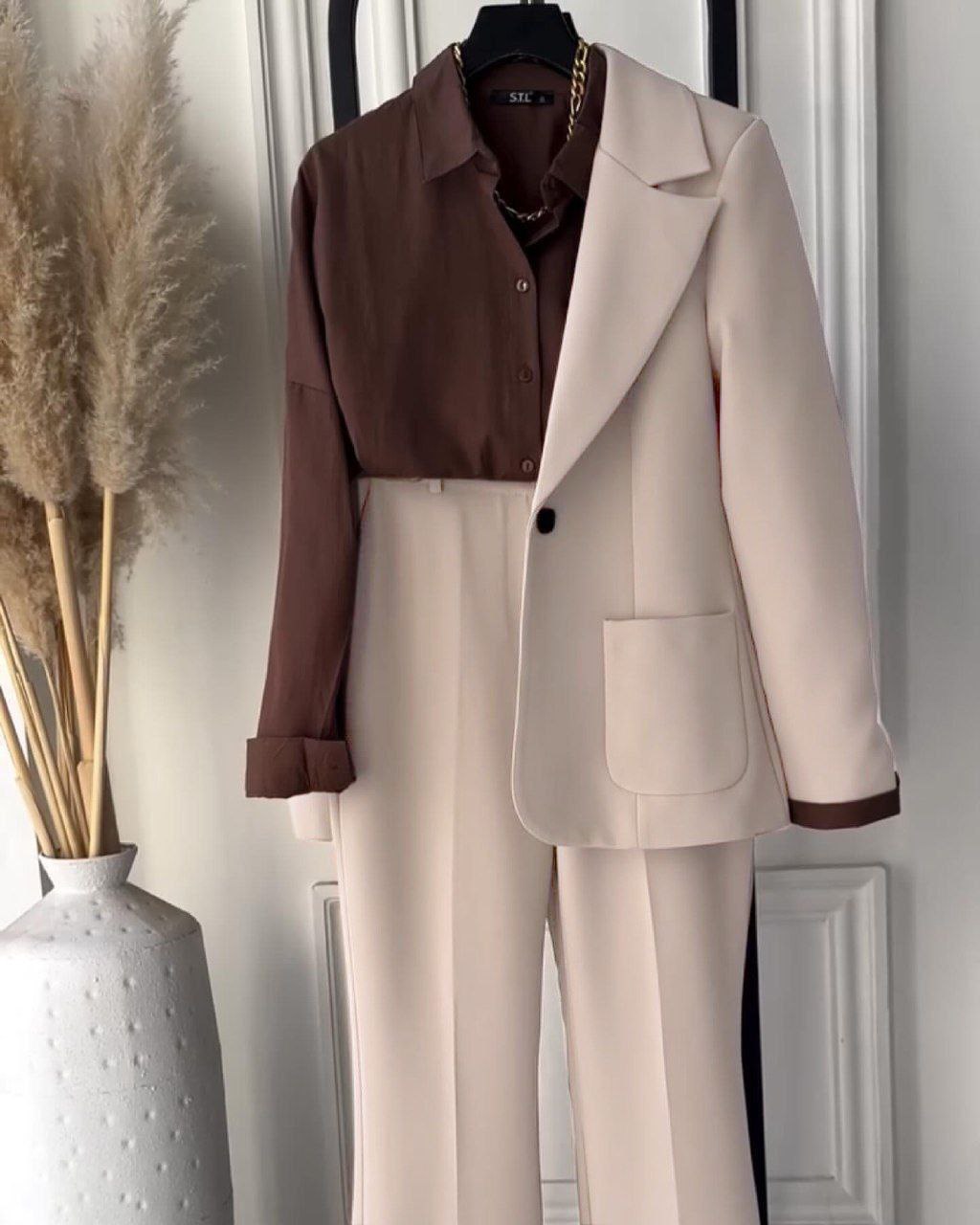 کت وشلوارساندا